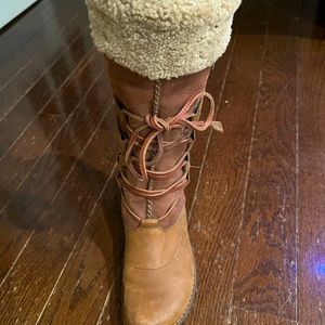 Ugg lace up leather boots. Lightly used! Women size 8.